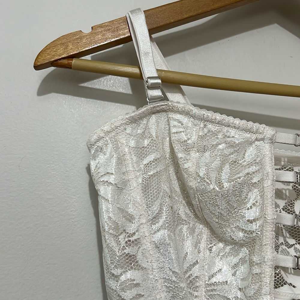 Victoria’s Secret Unlined Strapless - Picture 2 of 12